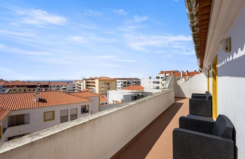 Praia de Santa Cruz Apartment | Refúgio Por do Sol x Apt with pool by the beach