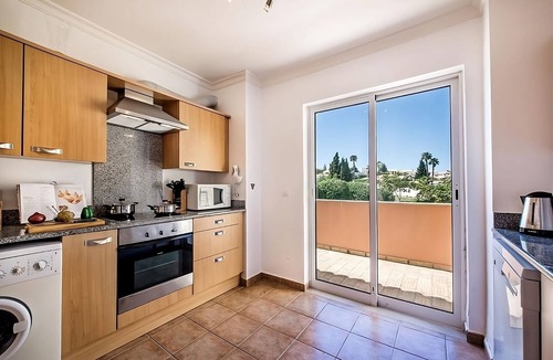 Meia Praia Hotel | Relax and Unwind! Spacious 2BR with Full Kitchen, Swimming Pool, Free Parking!