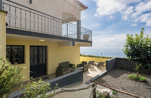 Arco da Calheta House | Relax Garden House – Tranquility & Comfort