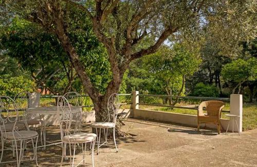 Sao Simao Villa | Relax in Style - Prime Spot with Garden & Natural Pool