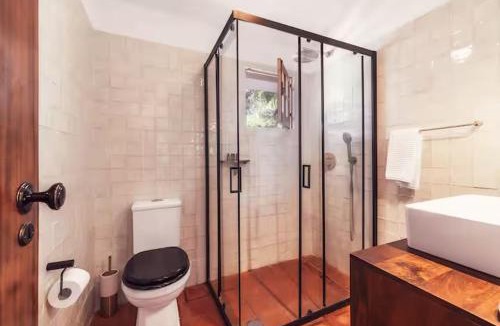Sao Simao Villa | Relax in Style - Prime Spot with Garden & Natural Pool