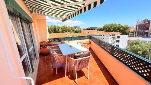 Cascais Apartment | Relaxed 3 bedrooms penthouse in the heart of Cascais historic center, few steps from the beach