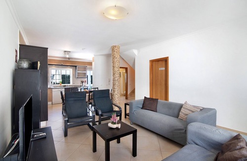Manta Rota Villa | Residência Ideal Villas: pool, AC, barbecue, equipped, up to 11 guests