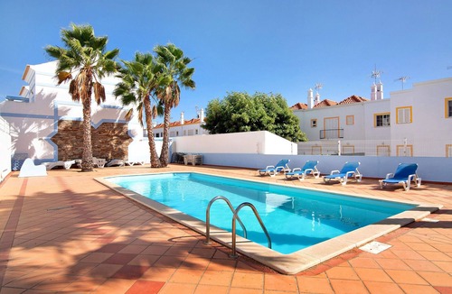 Manta Rota Villa | Residência Ideal Villas: pool, AC, barbecue, equipped, up to 11 guests