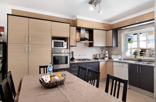 Manta Rota Villa | Residência Ideal Villas: pool, AC, barbecue, fully equipped, up to 11 guests