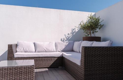 Murtosa House | Retiro da Atafona Beach Pool House White
