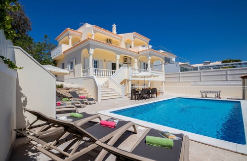 Sesmarias Villa | Retreat w/Heatable Pool and BBQ in Galé