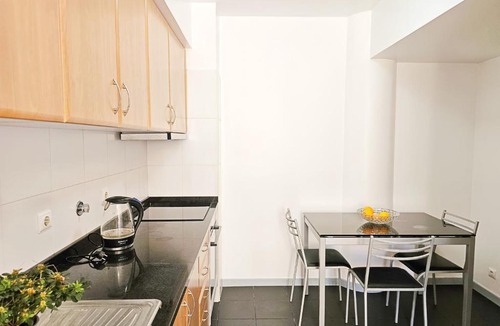 Estreito de Camara de Lobos Apartment | Ribeiro Real Apartment by Rentallido