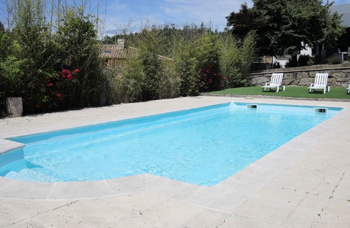 Sao Tiaguinho House | River Suites - House with swimming pool