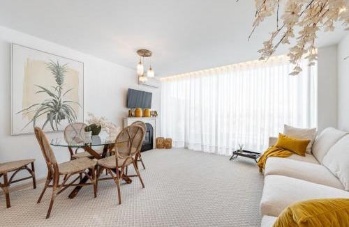 Fao Apartment | Riverside duplex by the sea with pool and balcony