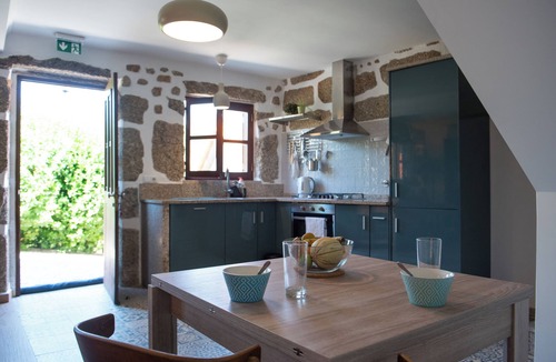 Vila do Mato Cottage | Riverside retreat: 3 bedroom getaway on the river Mondego.