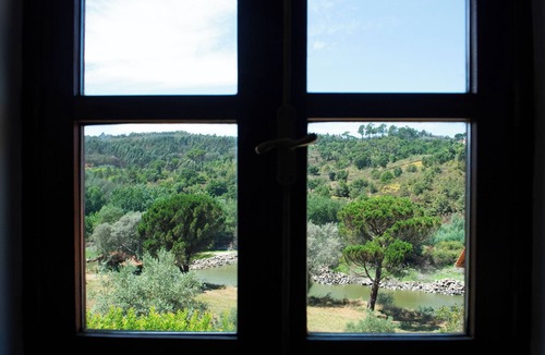 Vila do Mato Cottage | Riverside retreat: 3 bedroom getaway on the river Mondego.