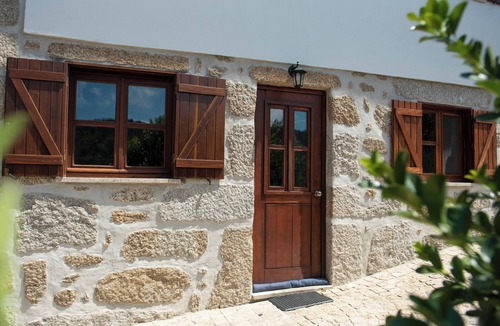 Vila do Mato Cottage | Riverside retreat: 3 bedroom getaway on the river Mondego.