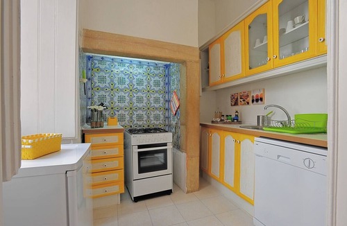 Santo Estevao Apartment | RM3 - River View | Alfama | AC | 4BR | 3 BATH Sleeps 9