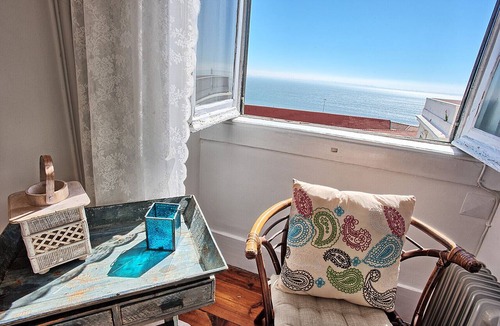 Santo Estevao Apartment | RM3 - River View | Alfama | AC | 4BR | 3 BATH Sleeps 9