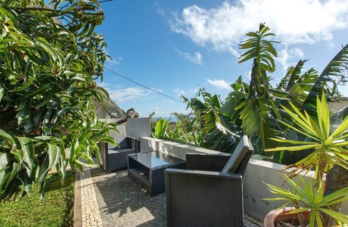 Prazeres House | Romantic Ocean Getaway