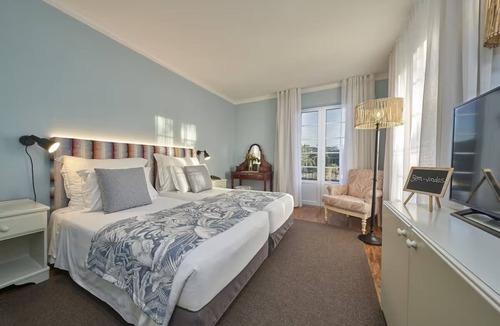 Santana Hotel | Romantic Ocean View Room Perfect for Couples! Free Breakfast | Outdoor Pool