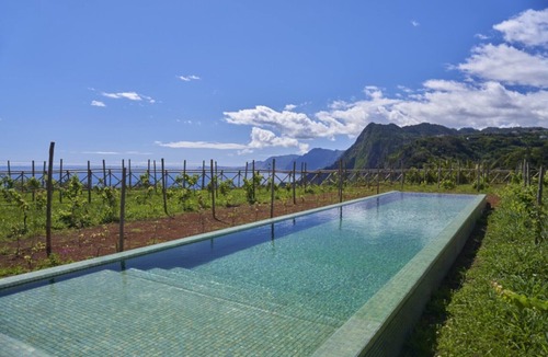 Santana Hotel | Romantic Ocean View Room Perfect for Couples! Free Breakfast | Outdoor Pool
