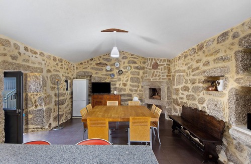 Rossas Apartment | Room 3 with private bathroom, Wi-Fi and air conditioning