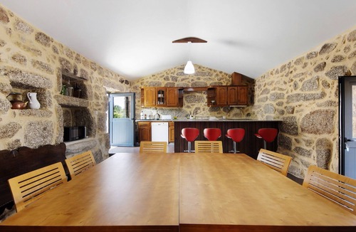 Rossas Apartment | Room 5 with private bathroom, Wi-Fi, and air conditioning