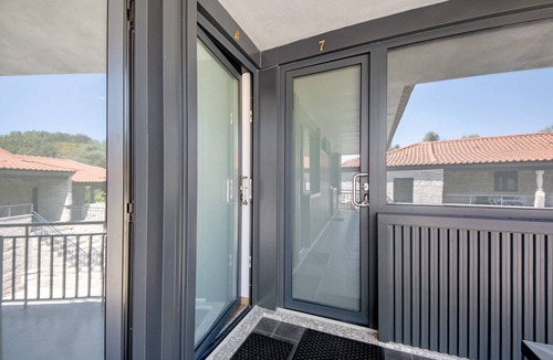 Rossas Apartment | Room 6 with private bathroom, Wi-Fi and air conditioning