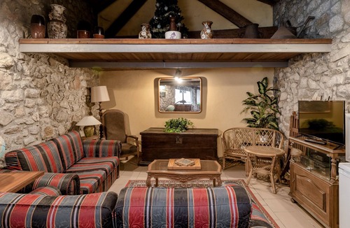 Vila do Conde Apartment | Room 'Casa Do Caldas - Room 5' with Shared Pool, Shared Terrace and Wi-Fi