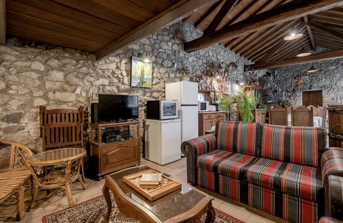 Vila do Conde Apartment | Room 'Casa Do Caldas - Room 5' with Shared Pool, Shared Terrace and Wi-Fi