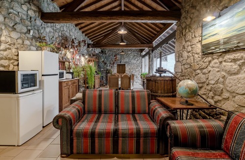 Vila do Conde Apartment | Room 'Casa Do Caldas - Room 6' with Shared Pool, Shared Terrace and Wi-Fi