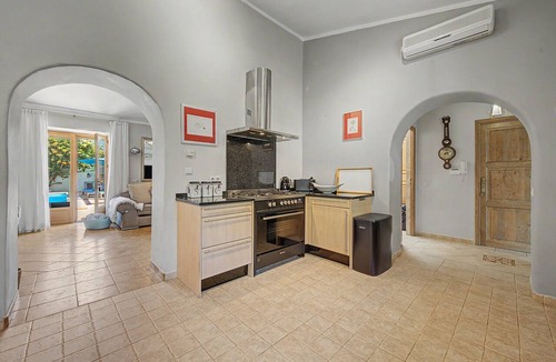 Cerro do Mocho Apartment | Room 'Garden View - Master Suite Extra Large King Bed, Ensuite Bathroom with Shared Garden/Pool.