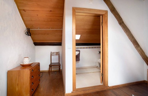 Porto de Mos Apartment | Room in 'Casa Do Largo - Floor 2' with Shared Terrace, Shared Garden and Wi-Fi