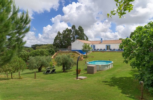 Sao Luis Apartment | Room 'Monte Do Sol 1' with Mountain View, Wi-Fi and Air Conditioning