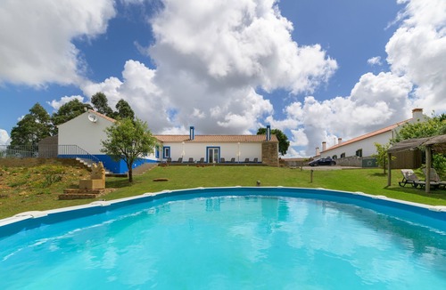 Sao Luis Apartment | Room 'Monte Do Sol 3' with Mountain View, Wi-Fi and Air Conditioning