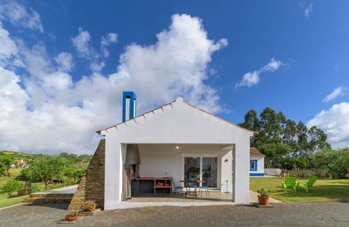 Sao Luis Apartment | Room 'Monte Do Sol 4' with Mountain View, Wi-Fi and Air Conditioning