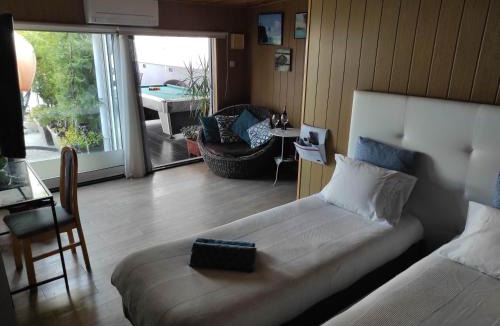 Maia House | Room near the airport