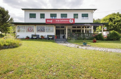 Castro Daire Apartment | Room 'Quarto 5 - Jorge Galinheiro' with Mountain View, Shared Garden and Wi-Fi