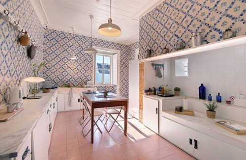 Faro City Centre Apartment | Room 'Quarto 7' with Shared Terrace, Wi-Fi and Air Conditioning