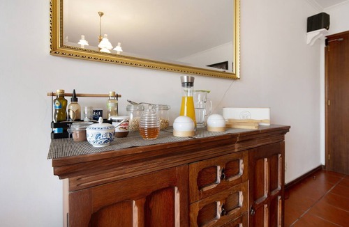 Lagoa Apartment | Room 'Quarto Belo Dia' with Shared Terrace, Wi-Fi and Air Conditioning