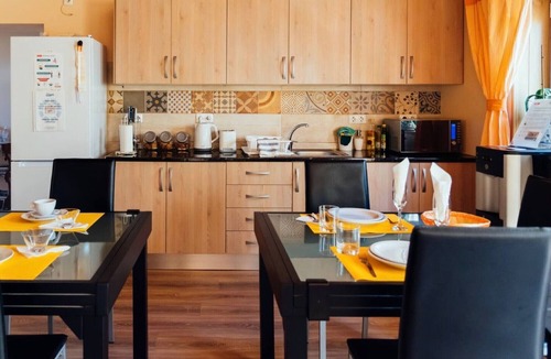 Sao Pedro Apartment | Room 'Quarto Casal Comfort Plus 105' with Shared Terrace, Wi-Fi and Air Conditioning