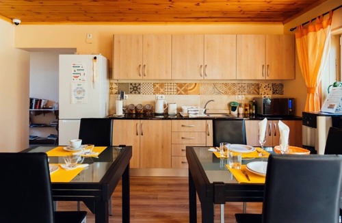 Sao Pedro Apartment | Room 'Quarto Casal Comfort Plus 105' with Shared Terrace, Wi-Fi and Air Conditioning