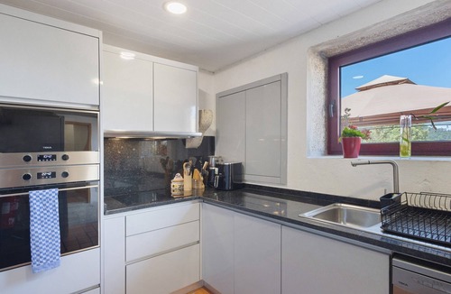 Ribeira Apartment | Room 'Room 15 - Quinta Do Avô' with Mountain View, Wi-Fi and Air Conditioning