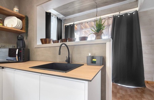 Lagoa Apartment | Room 'Santa Cruz' with Garden View Patio and Wi-Fi