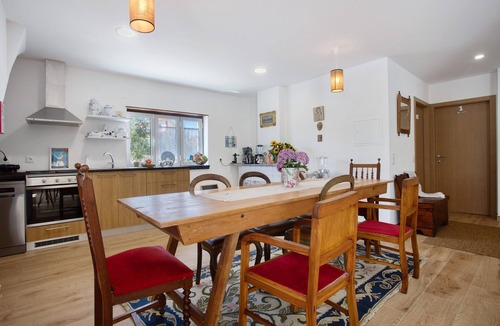 Fatima Apartment | Room 'Santo Agostinho' with Shared Terrace, Shared Garden and Wi-Fi