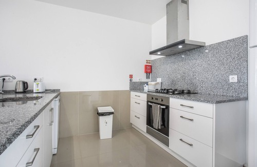 Lourinha Apartment | Room 'Sapphire' with Shared Pool, Shared Terrace and Wi-Fi