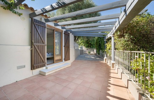 Cerro do Mocho Apartment | Room 'Saville Suite' with Shared Pool, Shared Garden and Wi-Fi