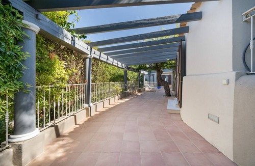 Cerro do Mocho Apartment | Room 'Saville Suite' with Shared Pool, Shared Garden and Wi-Fi