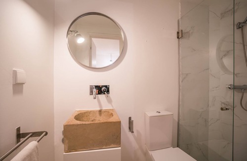 Merces House | Rose 7 Studio Apartment