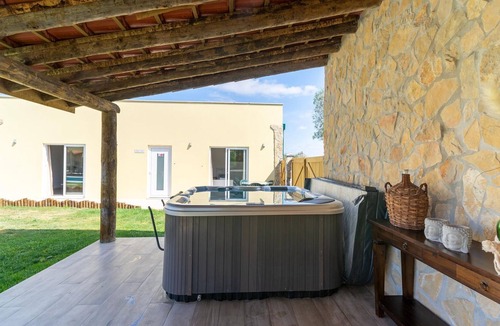 Camparca House | Rural holiday home in Netos-Almagreira with pool