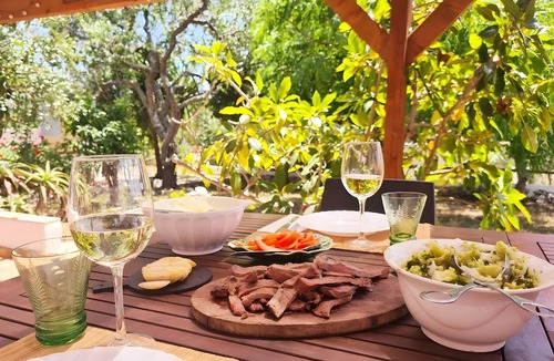 Colegio House | Rural Retreat near Lagos – Private Garden – Family Friendly – Pet Friendly