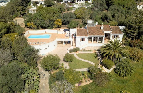 Praia da Luz Cottage | Rustic villa with pool, well located and with sea view.