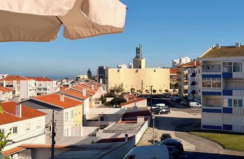 Praia de Santa Cruz Apartment | Santa Cruz Beach Retreat | Walk to Beach, Surf & Restaurants